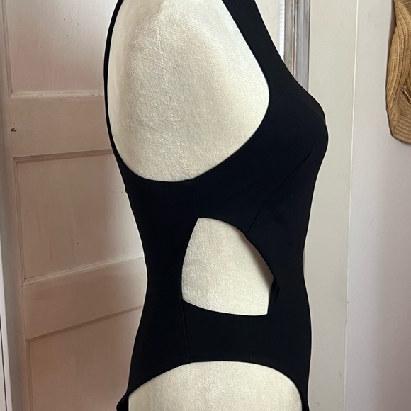 ATOIR BIANCA BODY SUIT BLACK SZ 2 STRETCHY SCUBA TYPE FABRIC SIDE CUTOUTS - Picture 3 of 10